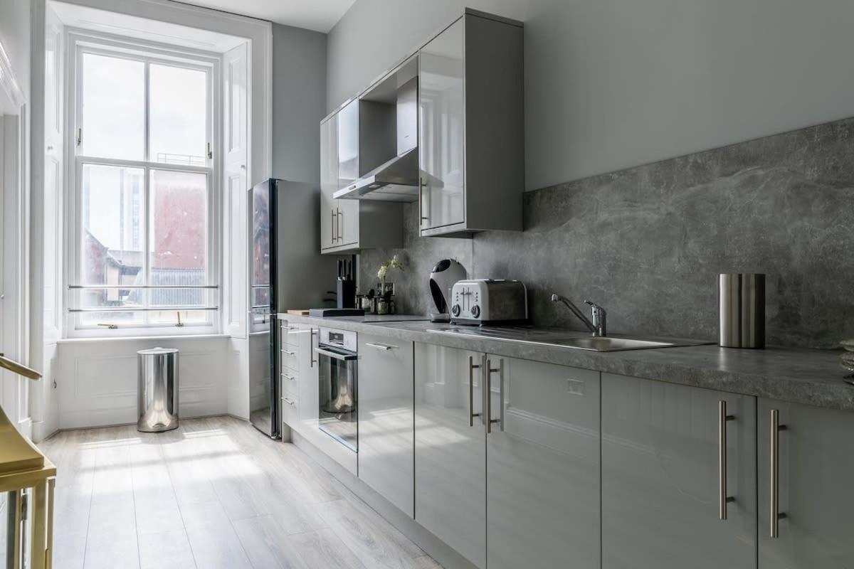 Beautiful 4 Bed Flat In Perfect Central Location กลาสโกว์ ภายนอก รูปภาพ